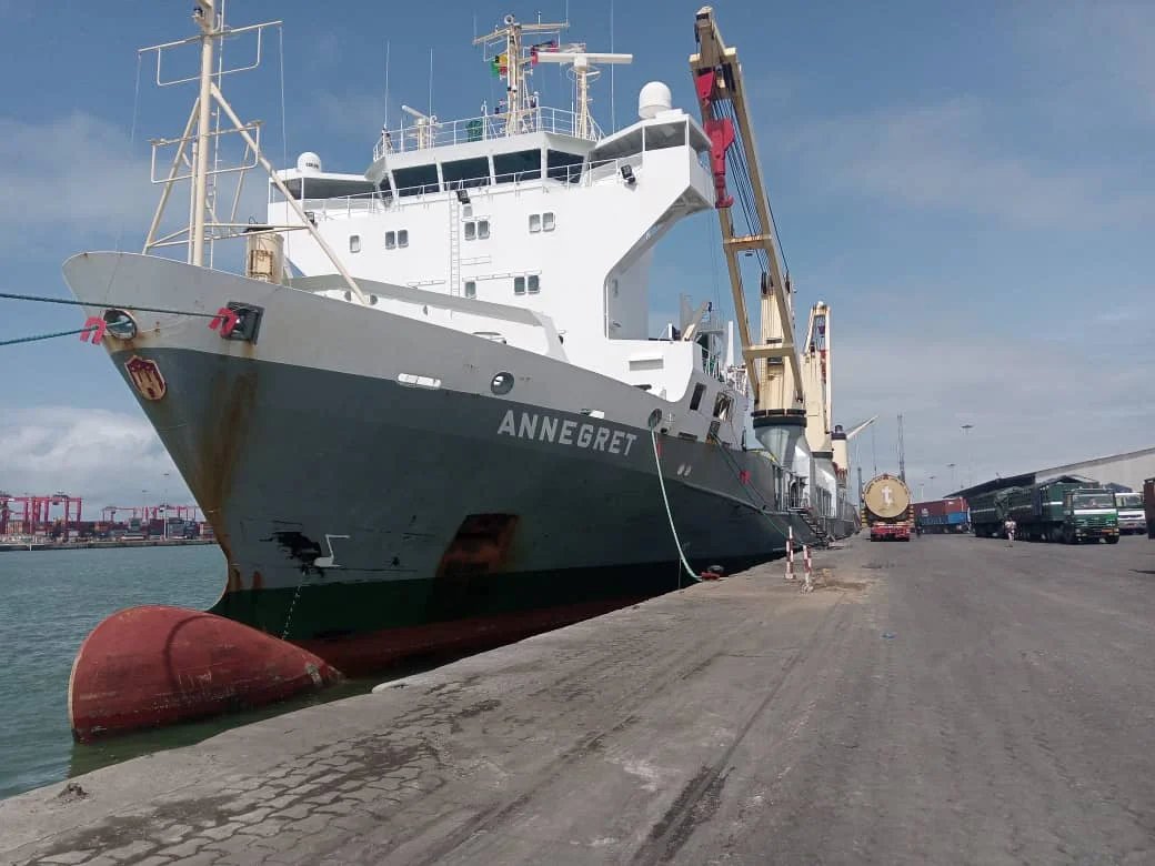 Navire au port de Cotonou